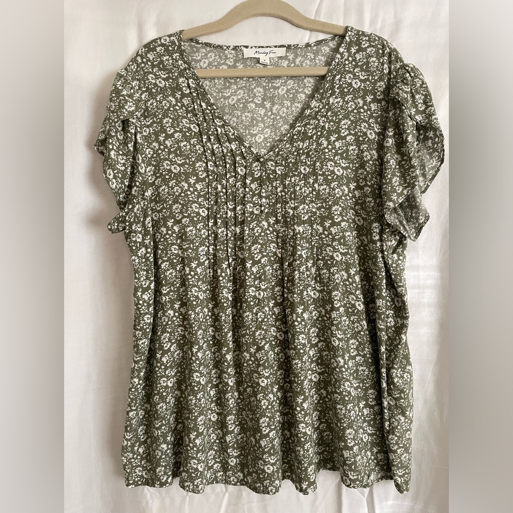 Cute Tulip Sleeve Top